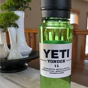 YETI Yonder 1L Green Water Bottle